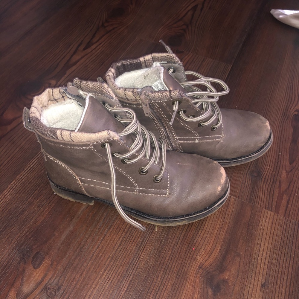 Boots - Picture 2 of 3